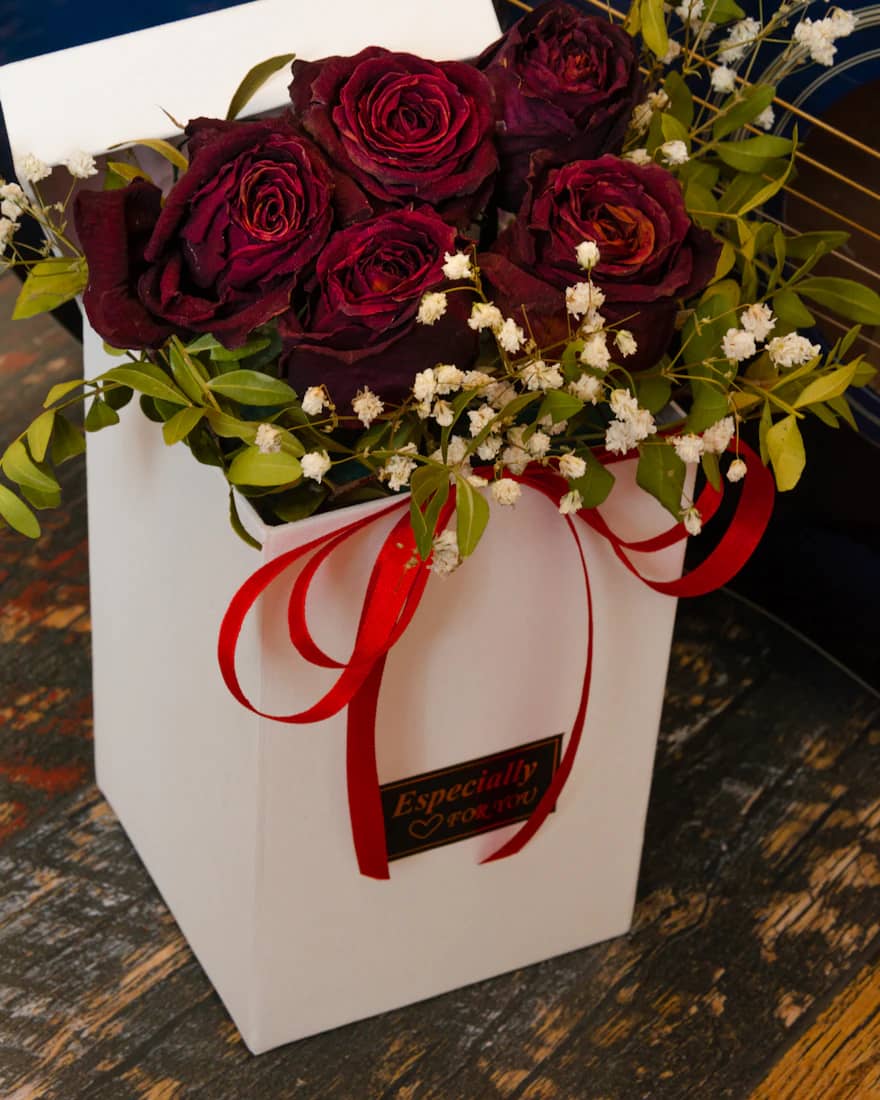Crimson Classic Dozen Red Roses
